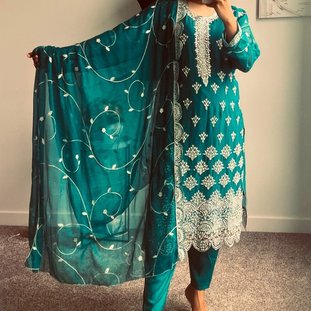 Elegant Embroidered Gray Suit with Shawl